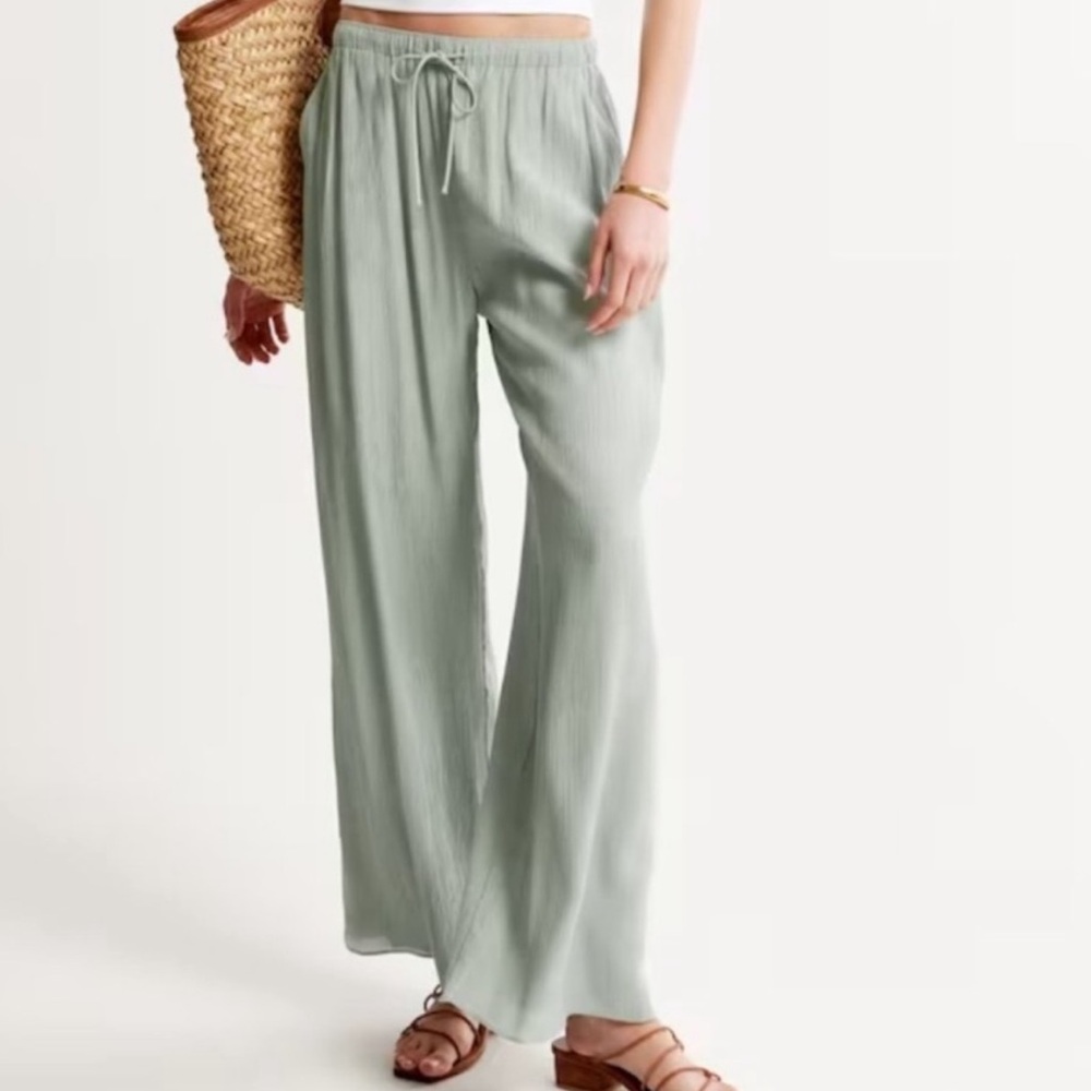Abercrombie & Fitch Wide-Leg Drawstring Pants in Sage Green